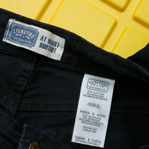 Levi signature bootcut size 8 Misses - Picture 3 of 3